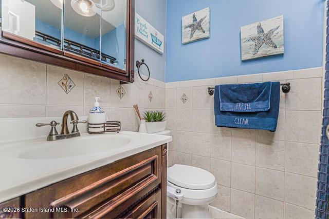 442 Ilyssa Way Staten Island, NY 10312 - Photo 15 of 25 a bathroom with a sink a toilet and a mirror