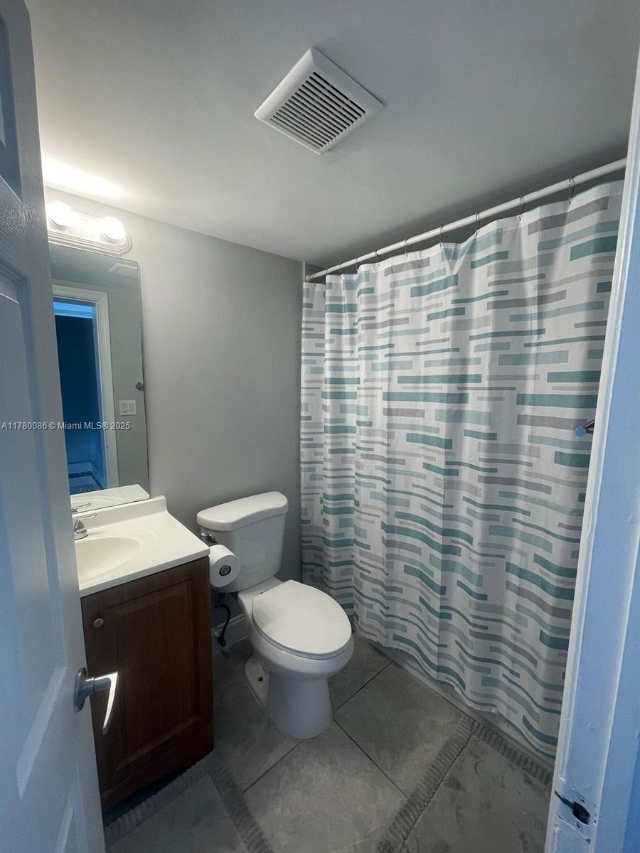 Boynton Beach Boynton Beach, FL 33435 - Photo 14 of 22 a bathroom with a toilet and a shower curtain