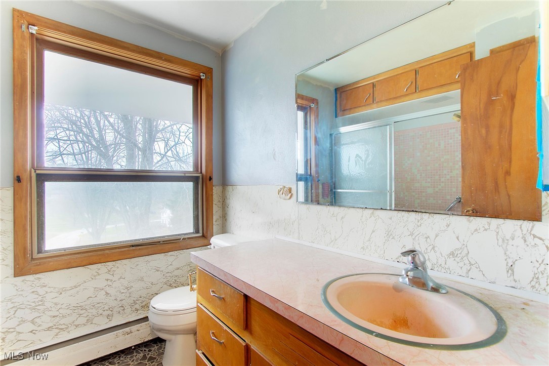 5334 Ridge Avenue Southeast Canton, OH 44707 - Photo 25 of 47 Full bath on second level.