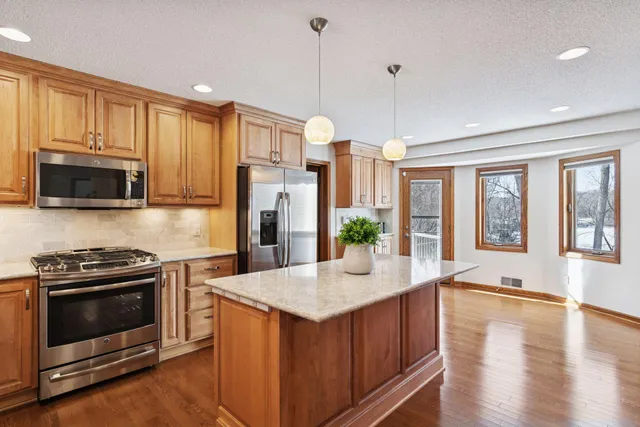 $540,000 | 12520 Pinehurst Drive, Burnsville, MN 55337