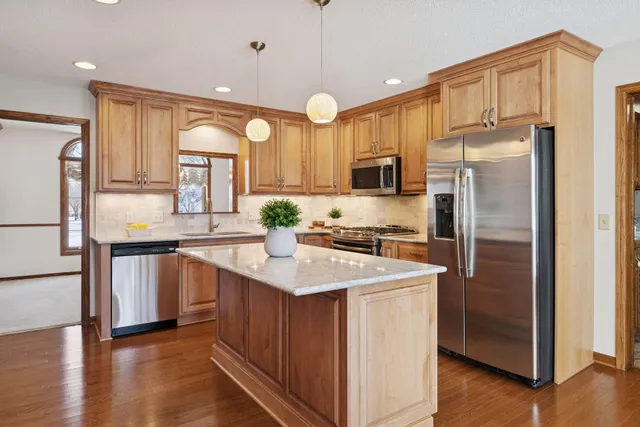 $540,000 | 12520 Pinehurst Drive, Burnsville, MN 55337