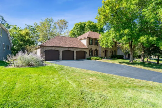 $540,000 | 12520 Pinehurst Drive, Burnsville, MN 55337