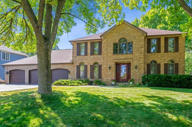 $540,000 | 12520 Pinehurst Drive, Burnsville, MN 55337