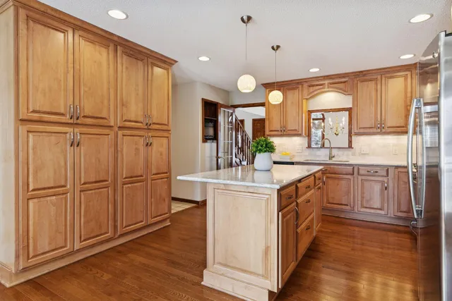 $540,000 | 12520 Pinehurst Drive, Burnsville, MN 55337