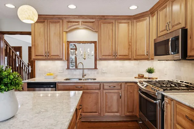 $540,000 | 12520 Pinehurst Drive, Burnsville, MN 55337