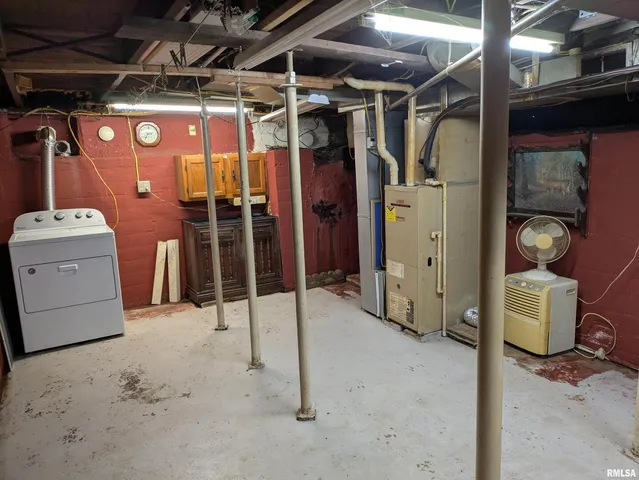 a view of a storage & utility room