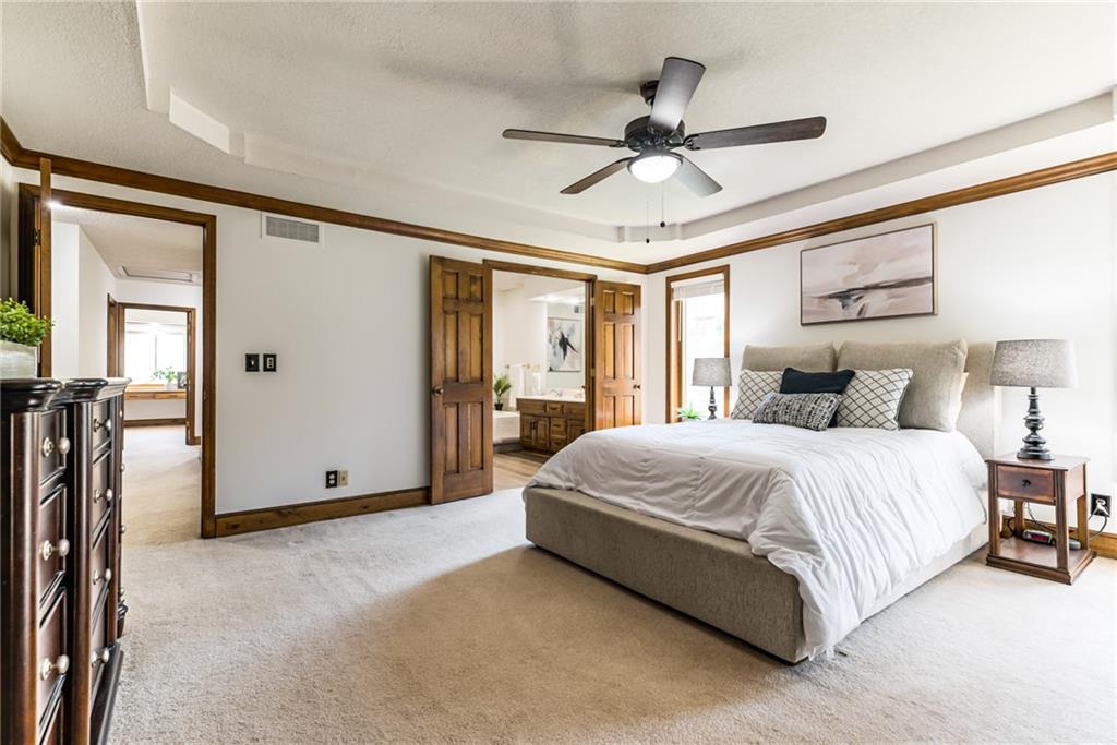 8336 Rosehill Road Lenexa, KS 66215 - Photo 23 of 55