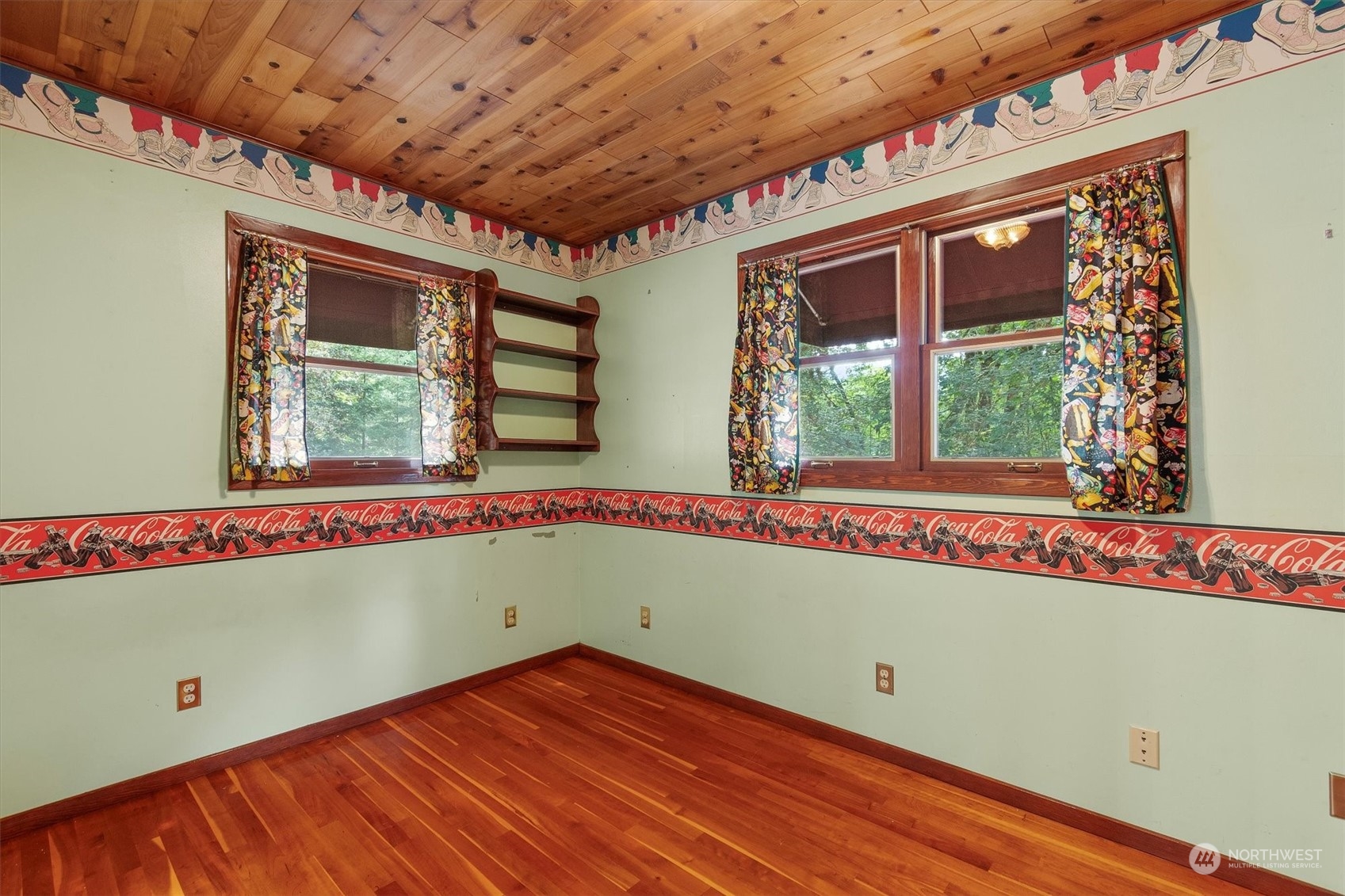 115 Don Martin Road Longview, WA 98632 - Photo 13 of 40 a view of room with window