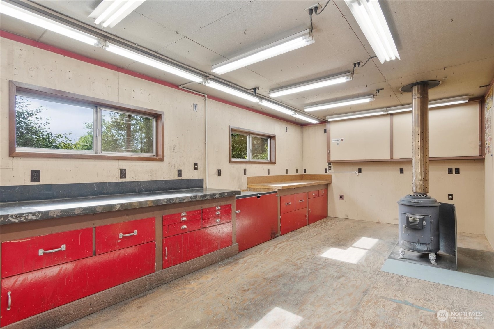 115 Don Martin Road Longview, WA 98632 - Photo 26 of 40 a large kitchen with stainless steel appliances granite countertop a sink dishwasher a stove a refrigerator oven with white cabinets and wooden floor