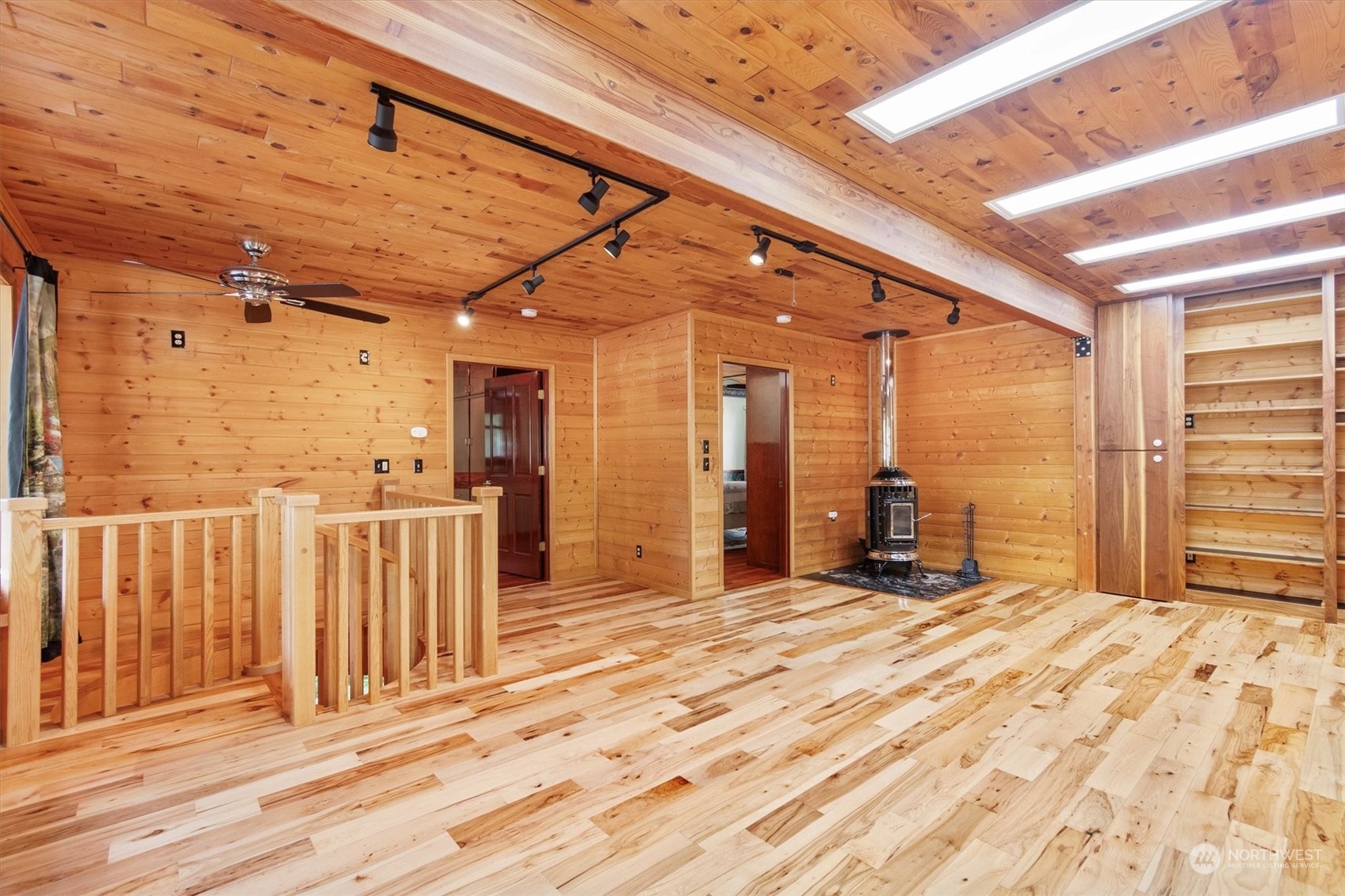 115 Don Martin Road Longview, WA 98632 - Photo 3 of 40 a view of a hall with wooden floor