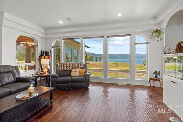 $1,399,000 | 131 Par Drive, Cascade, ID 83611