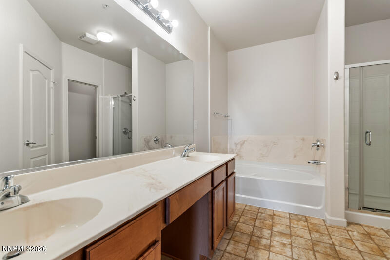 1325 South Meadows Parkway, Unit 621 Reno, NV 89521 - Photo 10 of 18 a bathroom with a sink a mirror and a bathtub