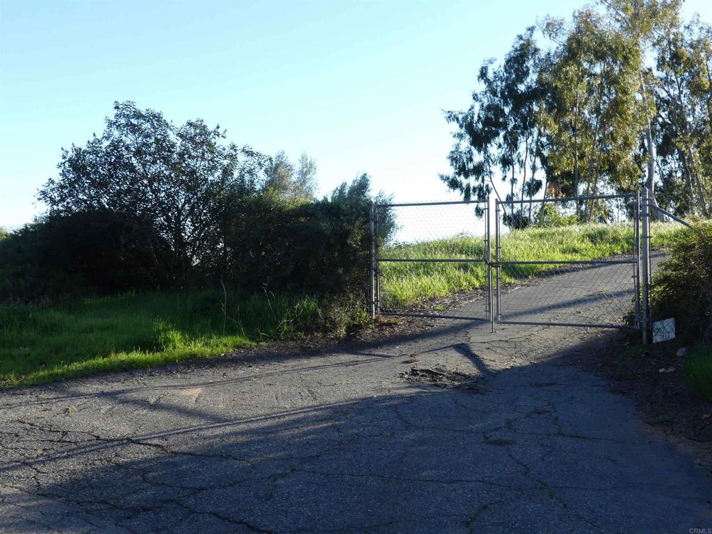 725 Yucca Road Fallbrook, CA 92028 - Photo 2 of 46