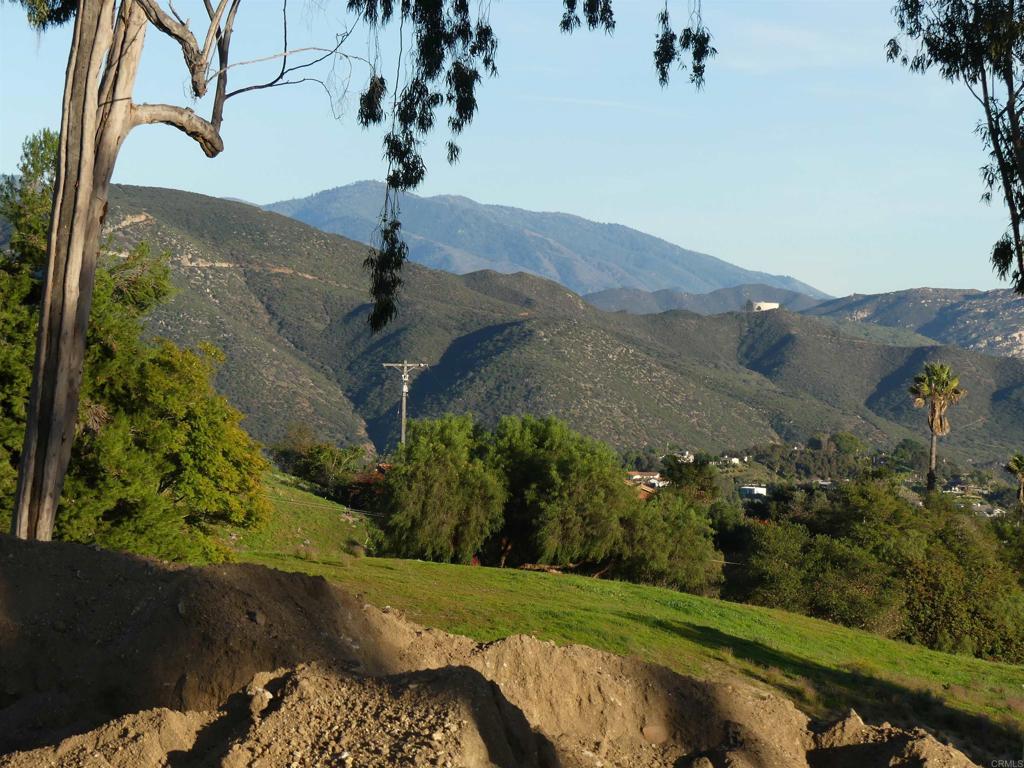 725 Yucca Road Fallbrook, CA 92028 - Photo 21 of 46 an aerial view of a house