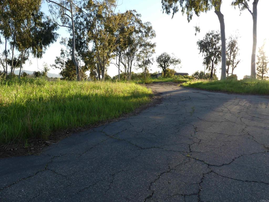 725 Yucca Road Fallbrook, CA 92028 - Photo 24 of 46 a view of a park