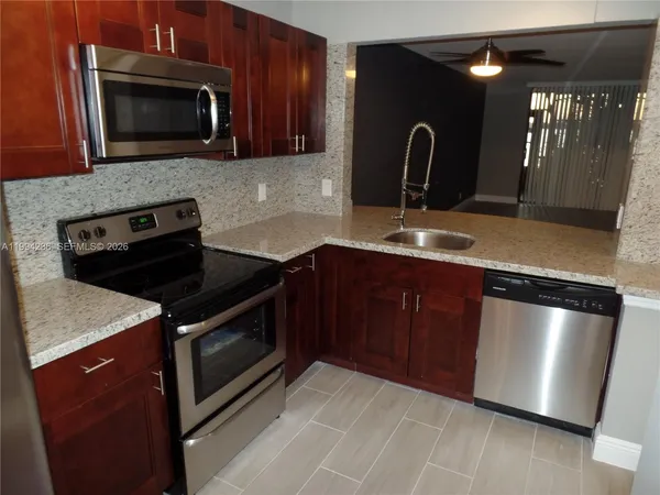 $2,495 | 109 Lake Emerald Drive, Unit 108, Oakland Park, FL 33309