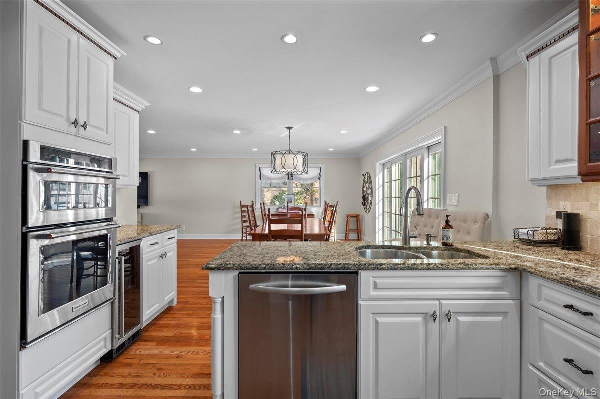 299 Stratton Road New Rochelle, NY 10804 - Photo 9 of 49