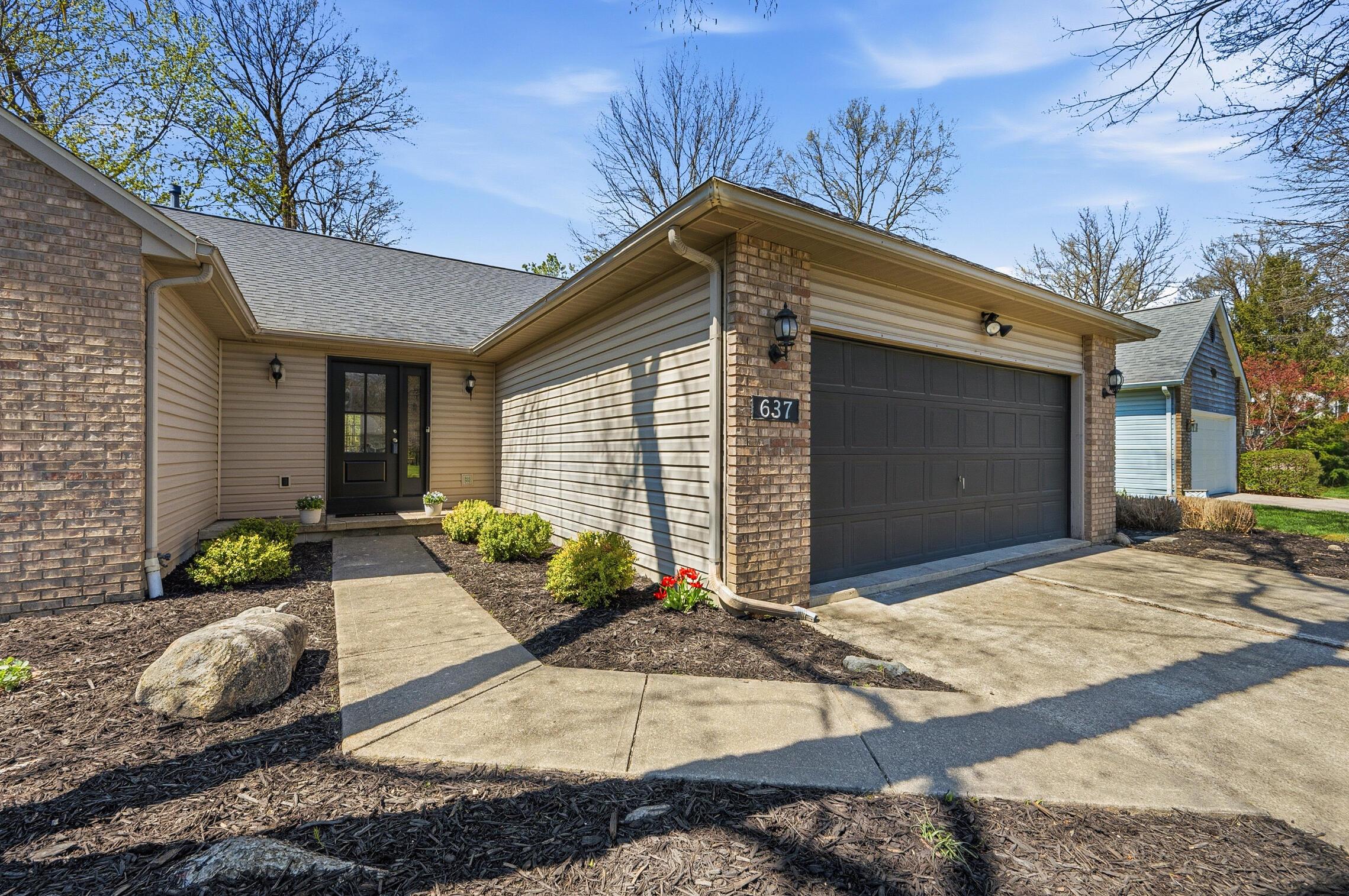 637 Ridenour Road Columbus, OH 43230 - Photo 3 of 61 Entrance