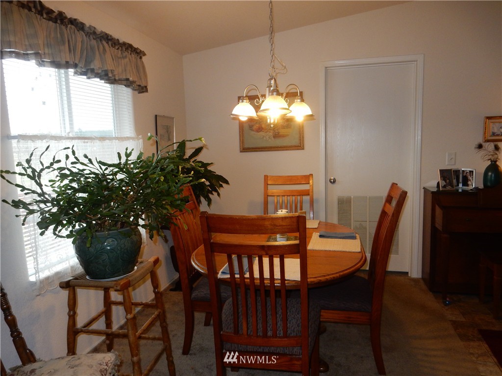 586 Leonard Road Onalaska, WA 98570 - Photo 6 of 13 Gallery Image 6