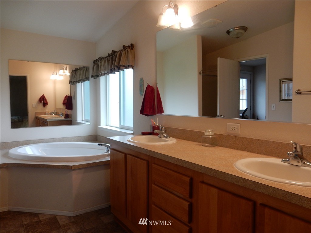 586 Leonard Road Onalaska, WA 98570 - Photo 9 of 13 Gallery Image 9
