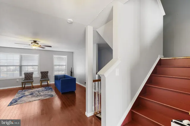 a view of entryway and kitchen