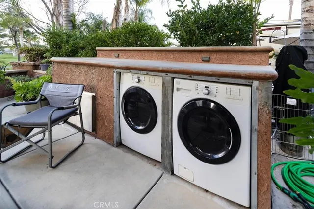 a view of entryway with washer and dryer
