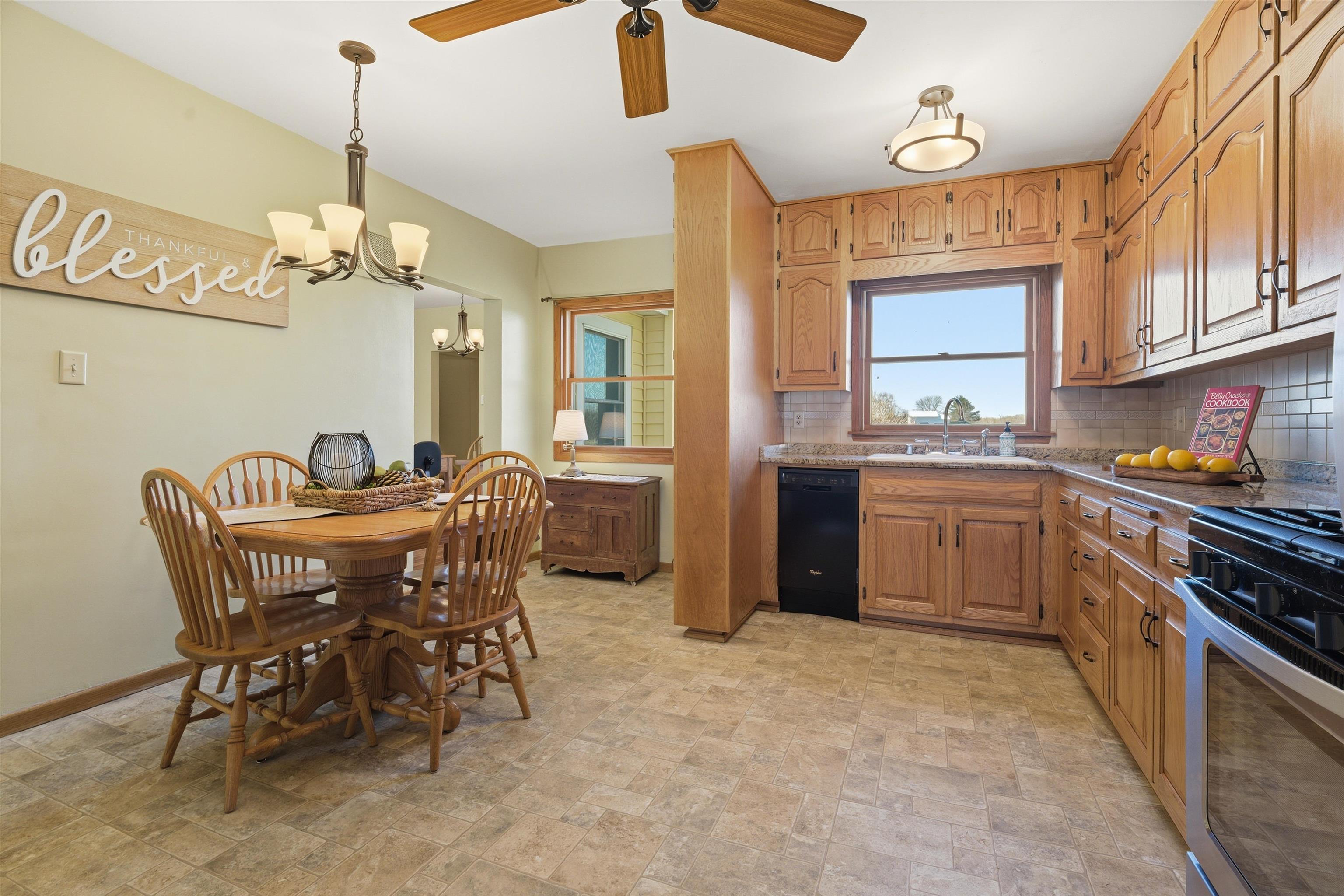 N3355 County Road West New London, WI 54961 - Photo 11 of 42