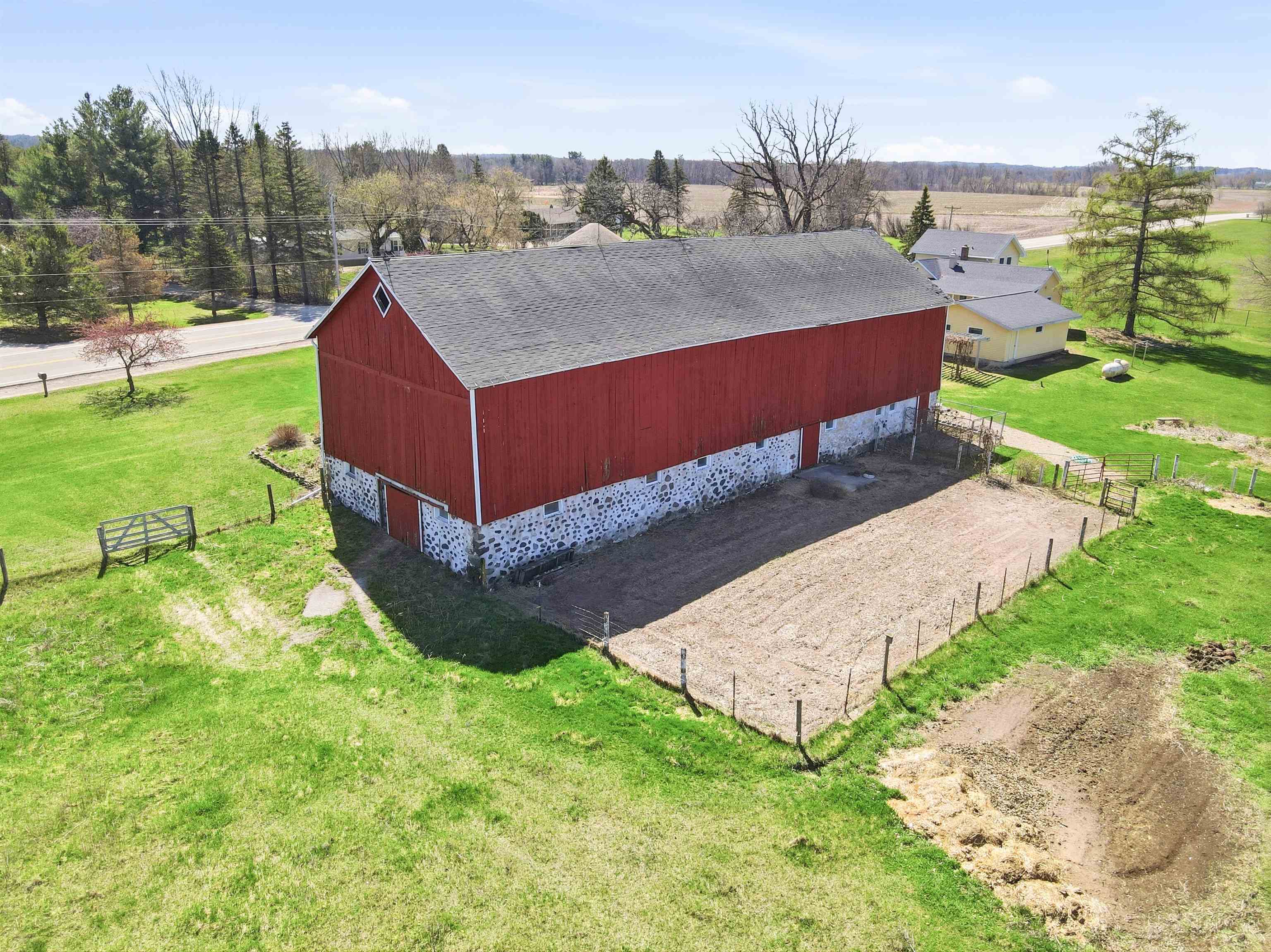 N3355 County Road West New London, WI 54961 - Photo 35 of 42