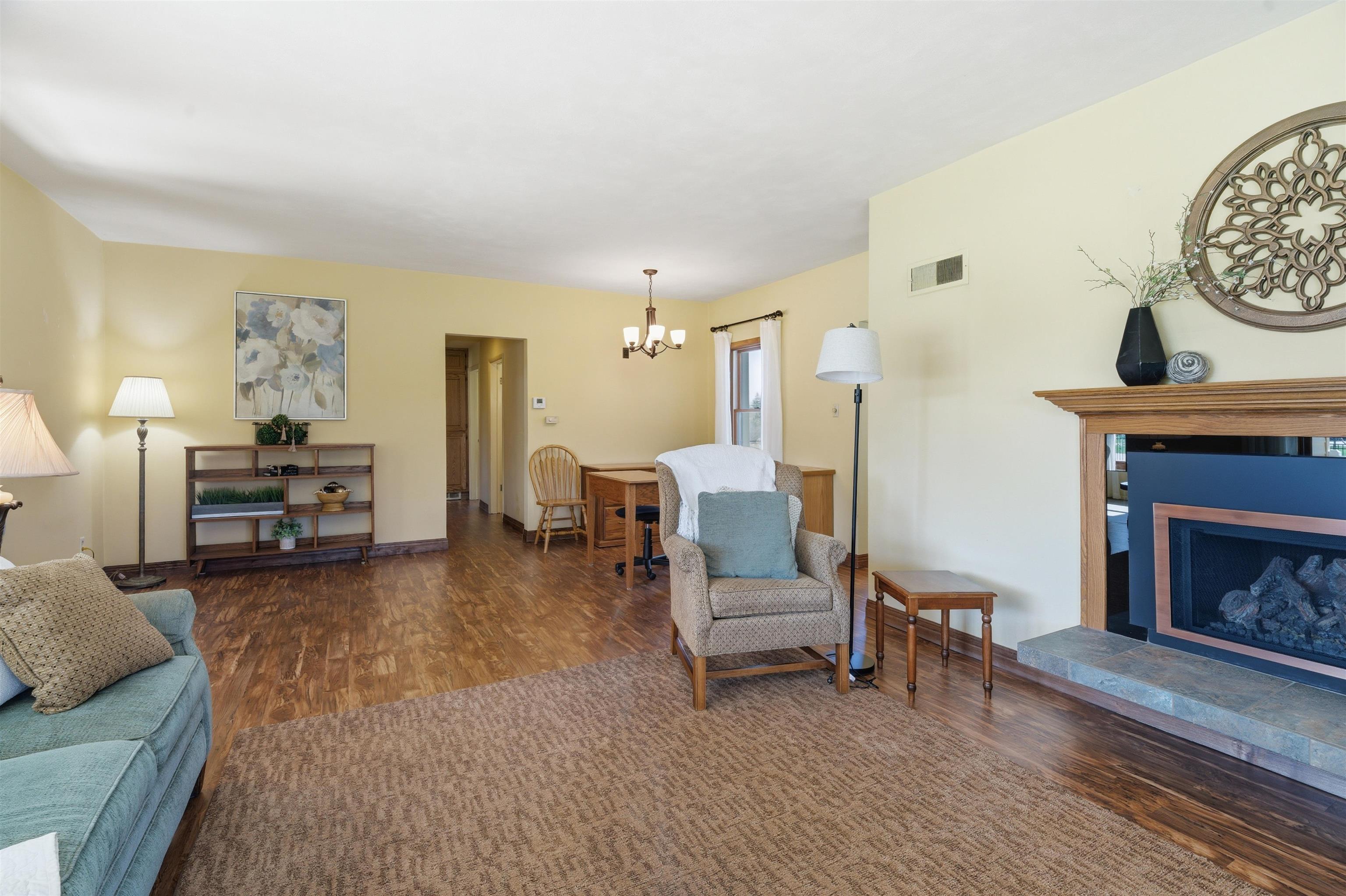 N3355 County Road West New London, WI 54961 - Photo 5 of 42