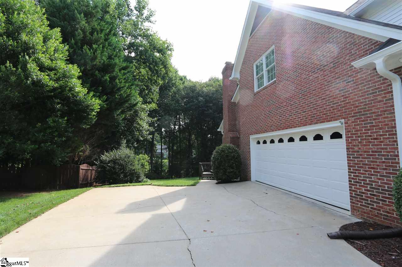 323 English Oak Road Simpsonville, SC 29681 - Photo 2 of 23 Gallery Image 2