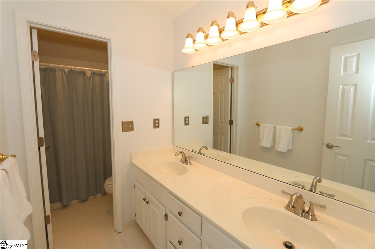 323 English Oak Road Simpsonville, SC 29681 - Photo 17 of 23 Gallery Image 17