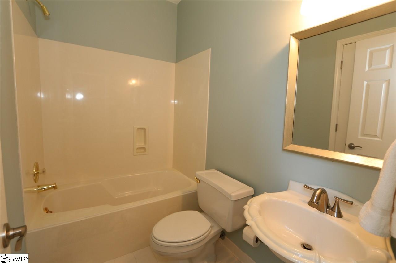 323 English Oak Road Simpsonville, SC 29681 - Photo 6 of 23 Gallery Image 6