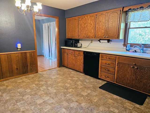 $215,000 | 402 East 2nd Street North, Truman, MN 56088