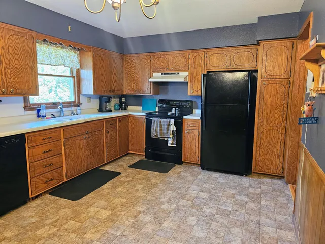 $215,000 | 402 East 2nd Street North, Truman, MN 56088