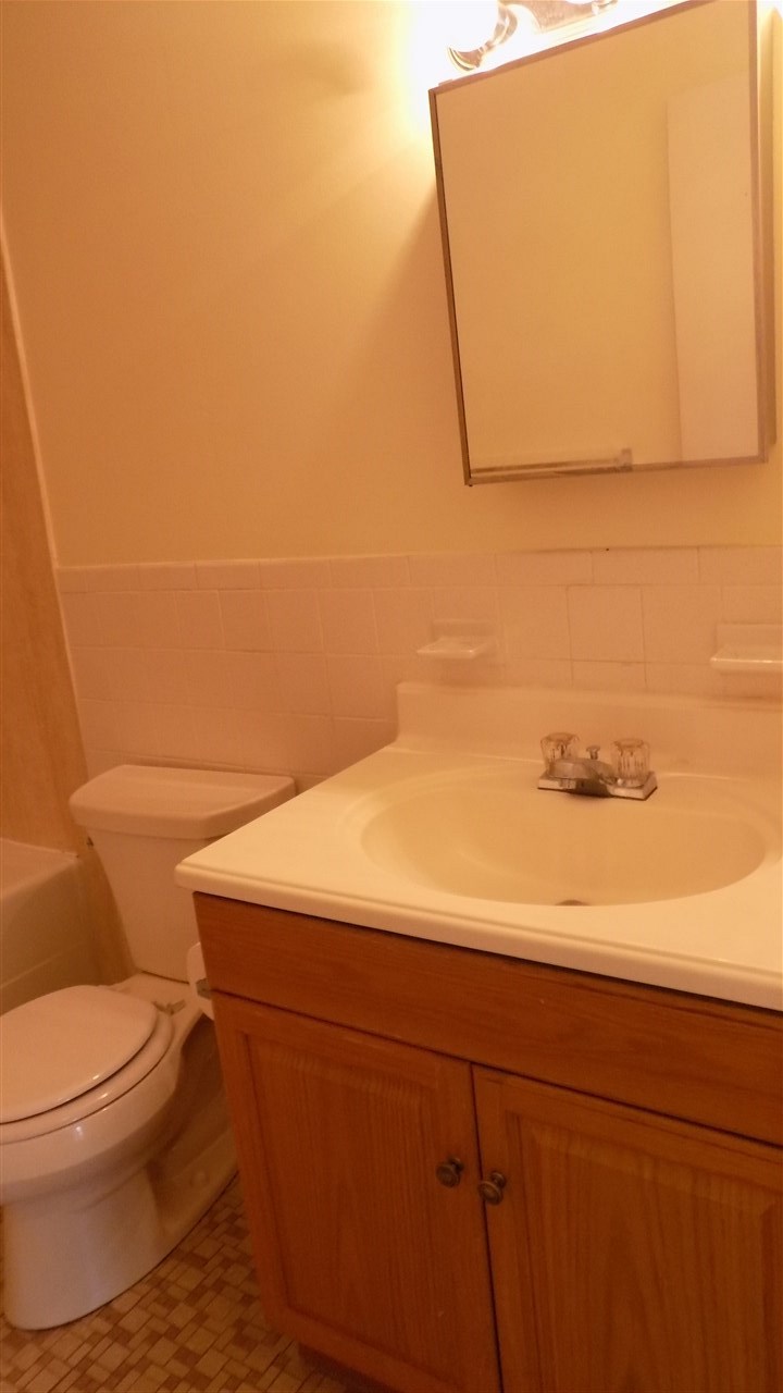 80 English Village Road, Unit 203 Manchester, NH 03102 - Photo 12 of 14 Gallery Image 12