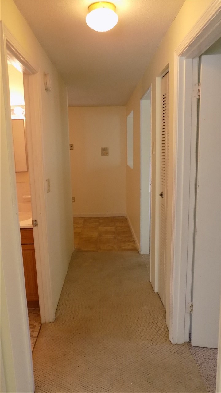 80 English Village Road, Unit 203 Manchester, NH 03102 - Photo 4 of 14 Gallery Image 4