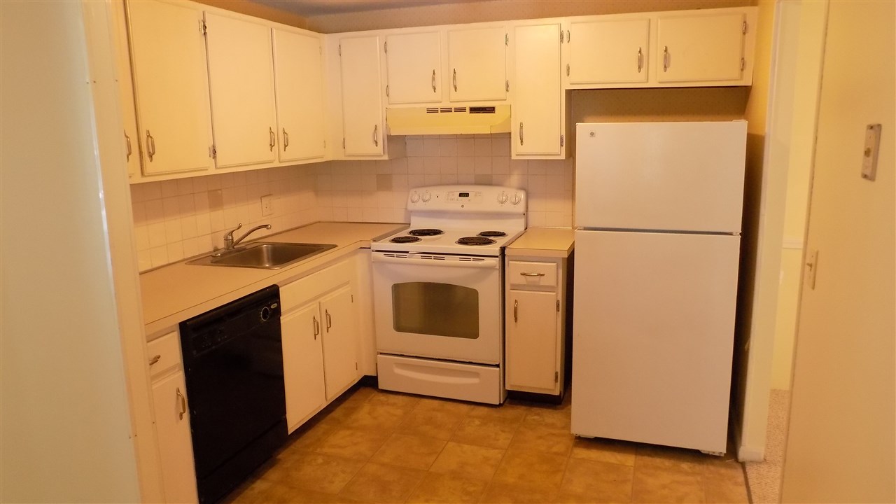 80 English Village Road, Unit 203 Manchester, NH 03102 - Photo 5 of 14 Gallery Image 5