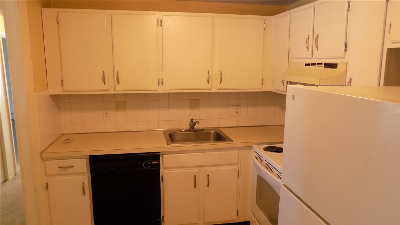 80 English Village Road, Unit 203 Manchester, NH 03102 - Photo 6 of 14 Gallery Image 6