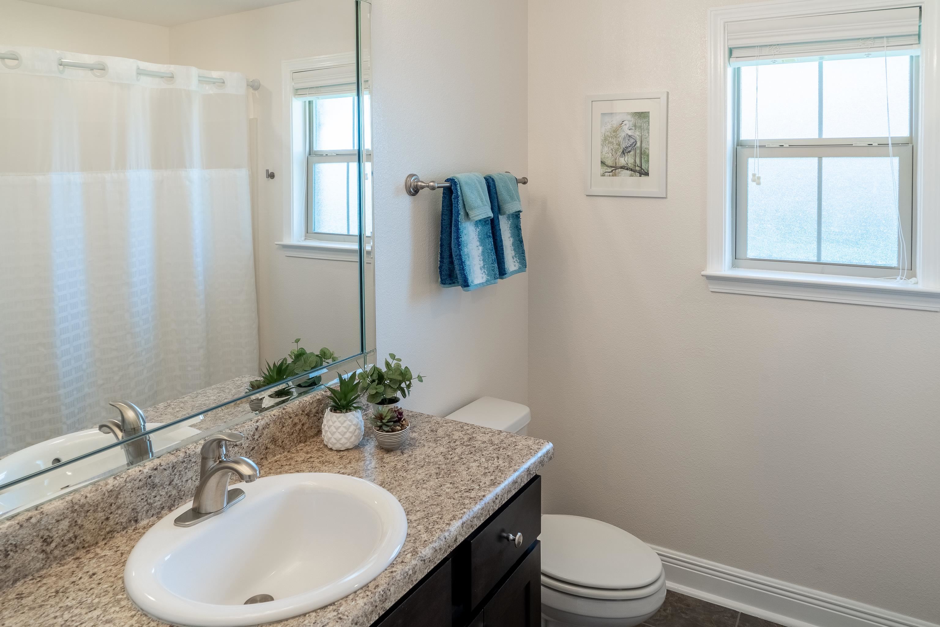 18926 Isleworth Way Foley, AL 36535 - Photo 23 of 33 Guest Bathroom