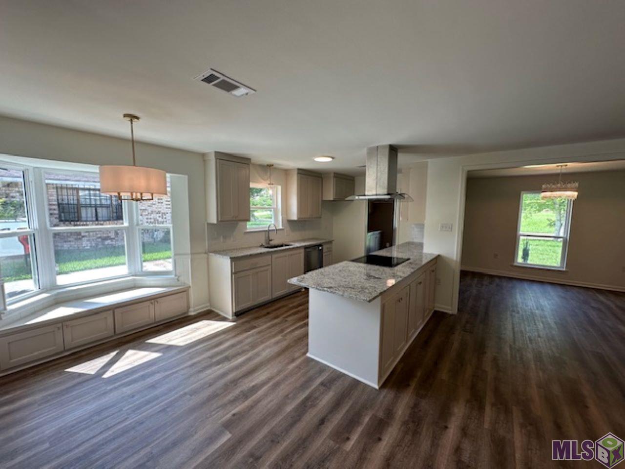 9009 Staring Court Baton Rouge, LA 70810 - Photo 4 of 17 Gallery Image 4