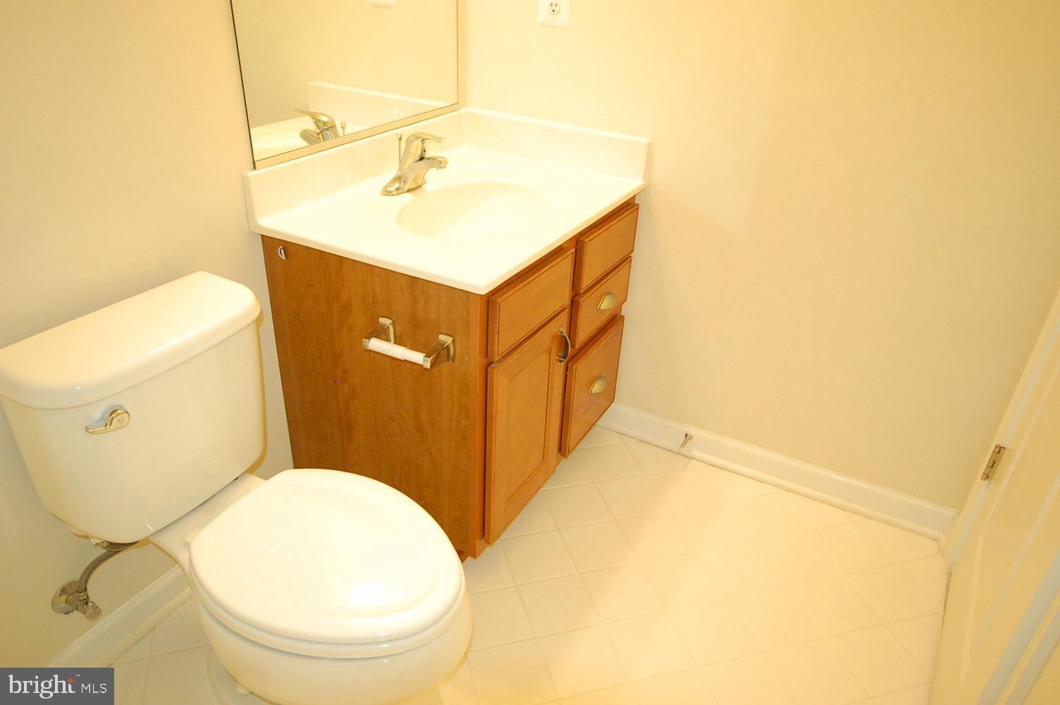 2717 Amber Crest Road Hanover, MD 21076 - Photo 36 of 50 Upper level hallway full bathroom