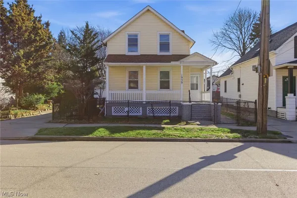 $2,700 | 1939 West 54th Street, Cleveland, OH 44102