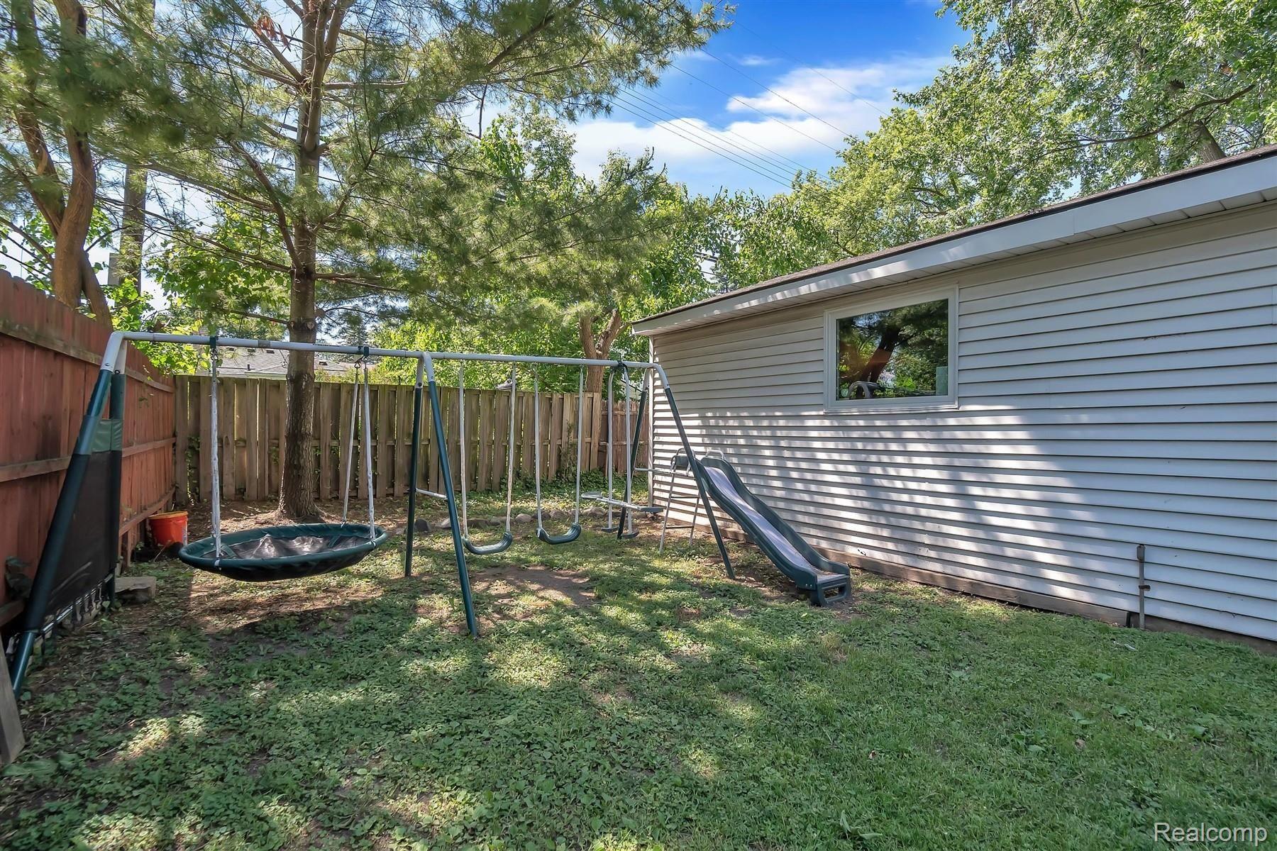 1402 South Campbell Road Royal Oak, MI 48067 - Photo 31 of 32 31-1402 S Campbell Rd-WindowStill-R.jpg