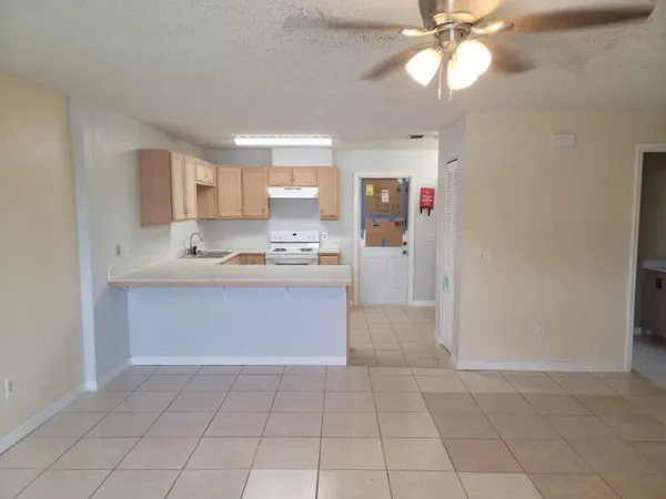 $1,800 | 3304 Oleander Avenue, Fort Pierce, FL 34982