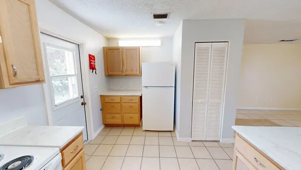 $1,800 | 3304 Oleander Avenue, Fort Pierce, FL 34982