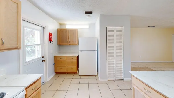 $1,800 | 3304 Oleander Avenue, Fort Pierce, FL 34982