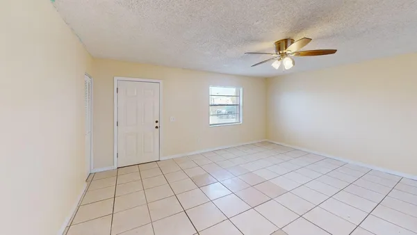 $1,800 | 3304 Oleander Avenue, Fort Pierce, FL 34982