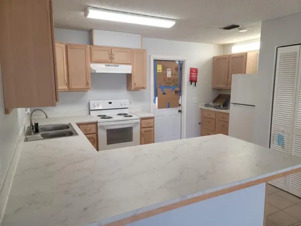 $1,800 | 3304 Oleander Avenue, Fort Pierce, FL 34982