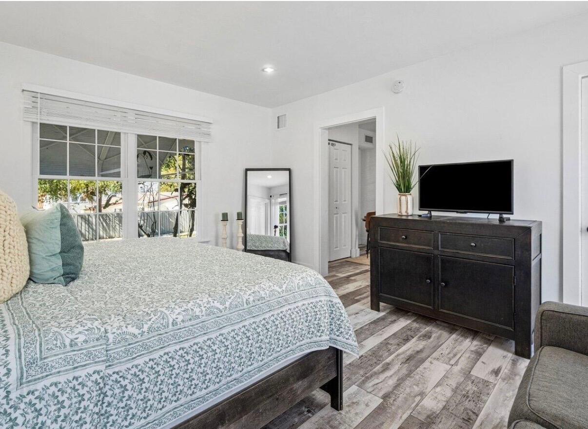 744 Sunset Road West Palm Beach, FL 33401 - Photo 25 of 37 IMG_3880