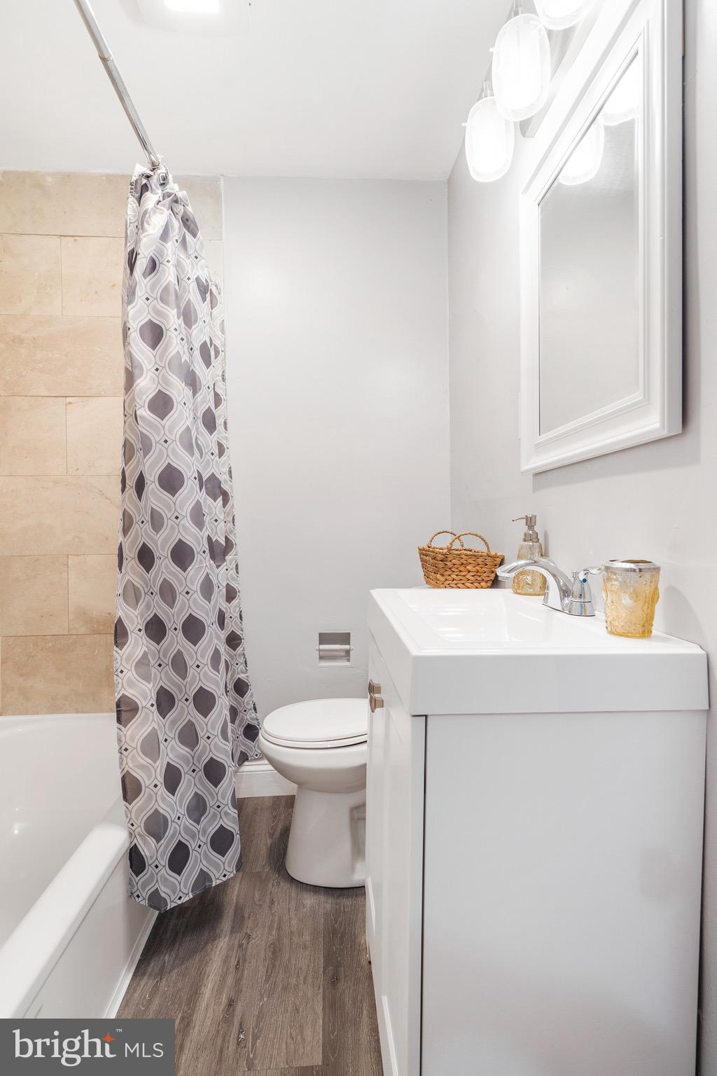 4415 Pen Lucy Road Baltimore, MD 21229 - Photo 16 of 27 Upstairs full bathroom